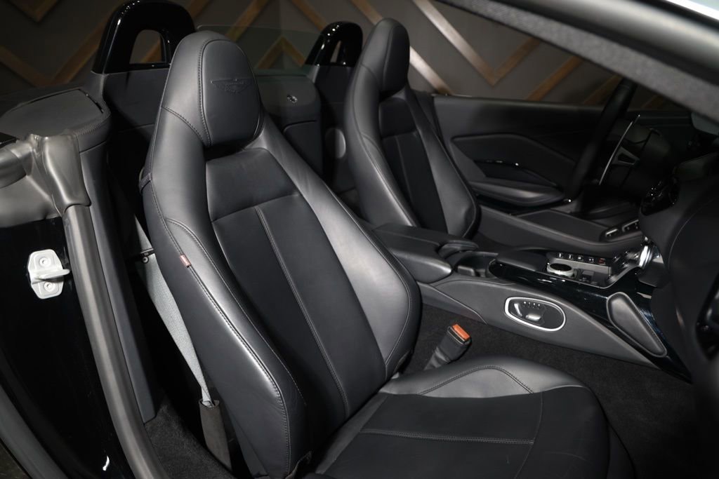 Used 2022 Aston Martin V8 Vantage Roadster image 7
