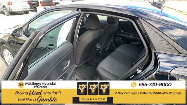 Used 2023 Hyundai Elantra SE image 17