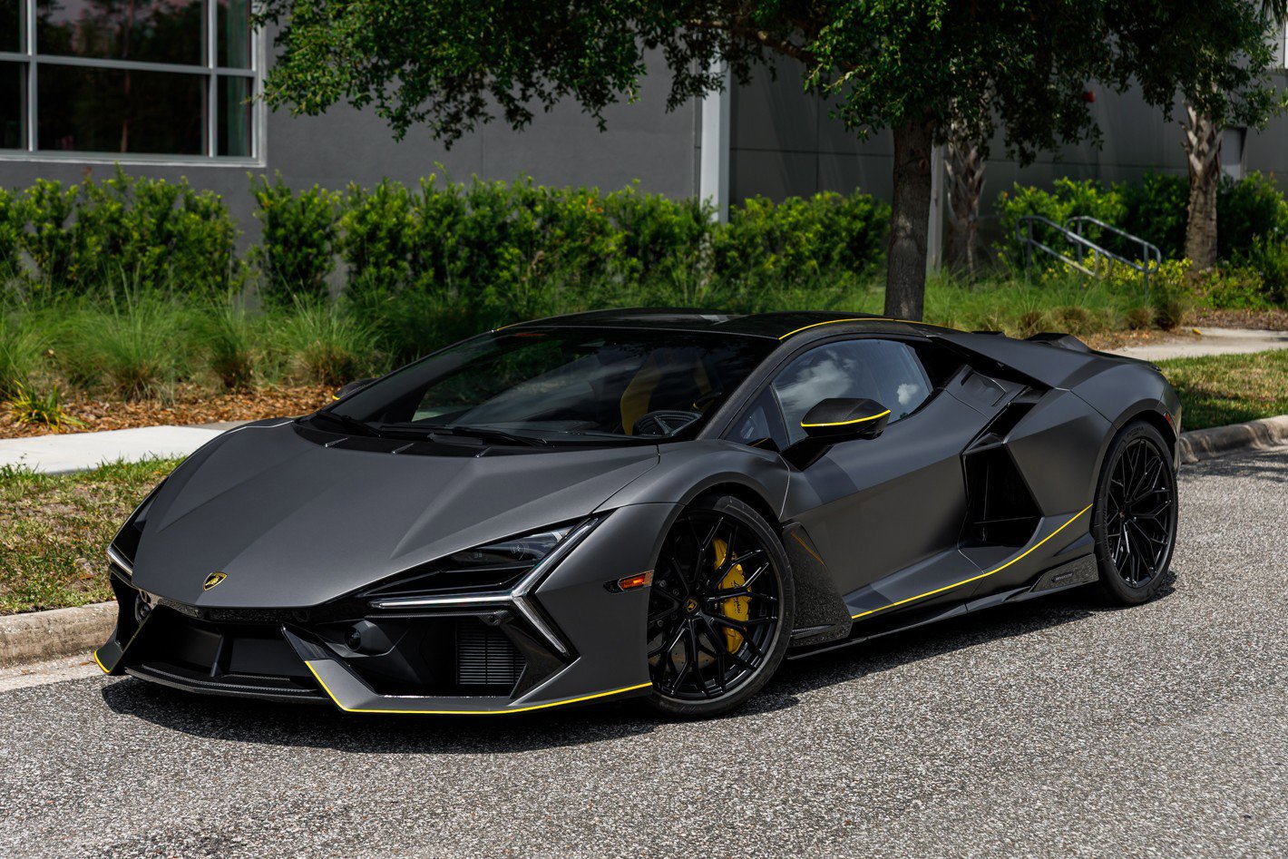 Used 2025 Lamborghini Revuelto AWD/4WD image 46