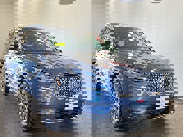 Used 2022 Lincoln Corsair AWD w/ Premium Package image 2