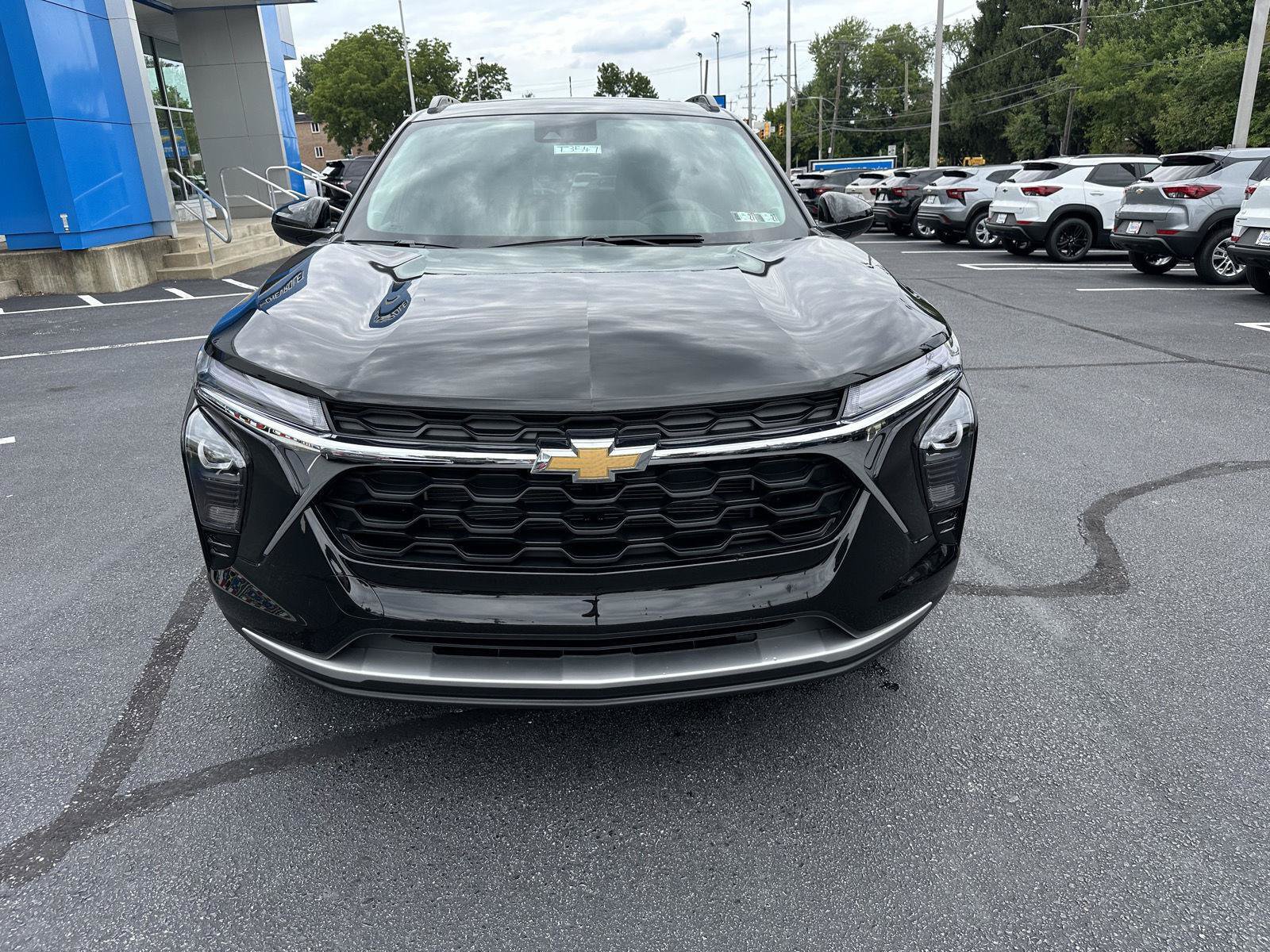 New 2026 Chevrolet Trax LT w/ Sunroof Package FWD image 2