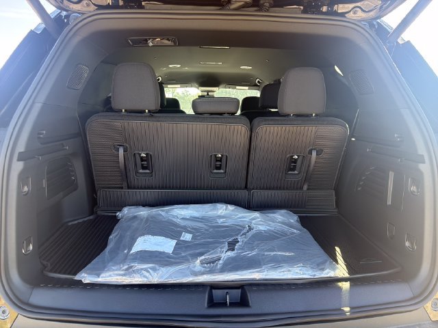 New 2027 Chevrolet Traverse LT w/ Midnight/Sport Edition FWD image 11