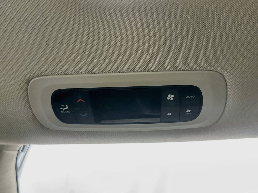 Used 2024 Chrysler Pacifica Touring-L FWD image 31