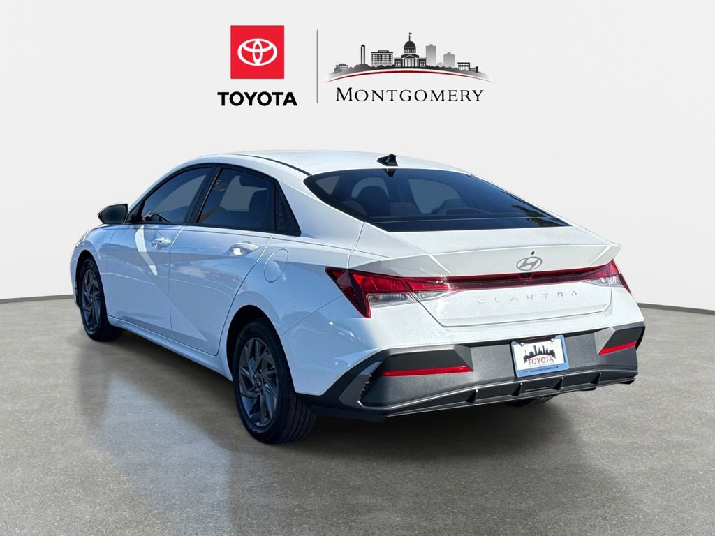 Used 2024 Hyundai Elantra SEL image 5
