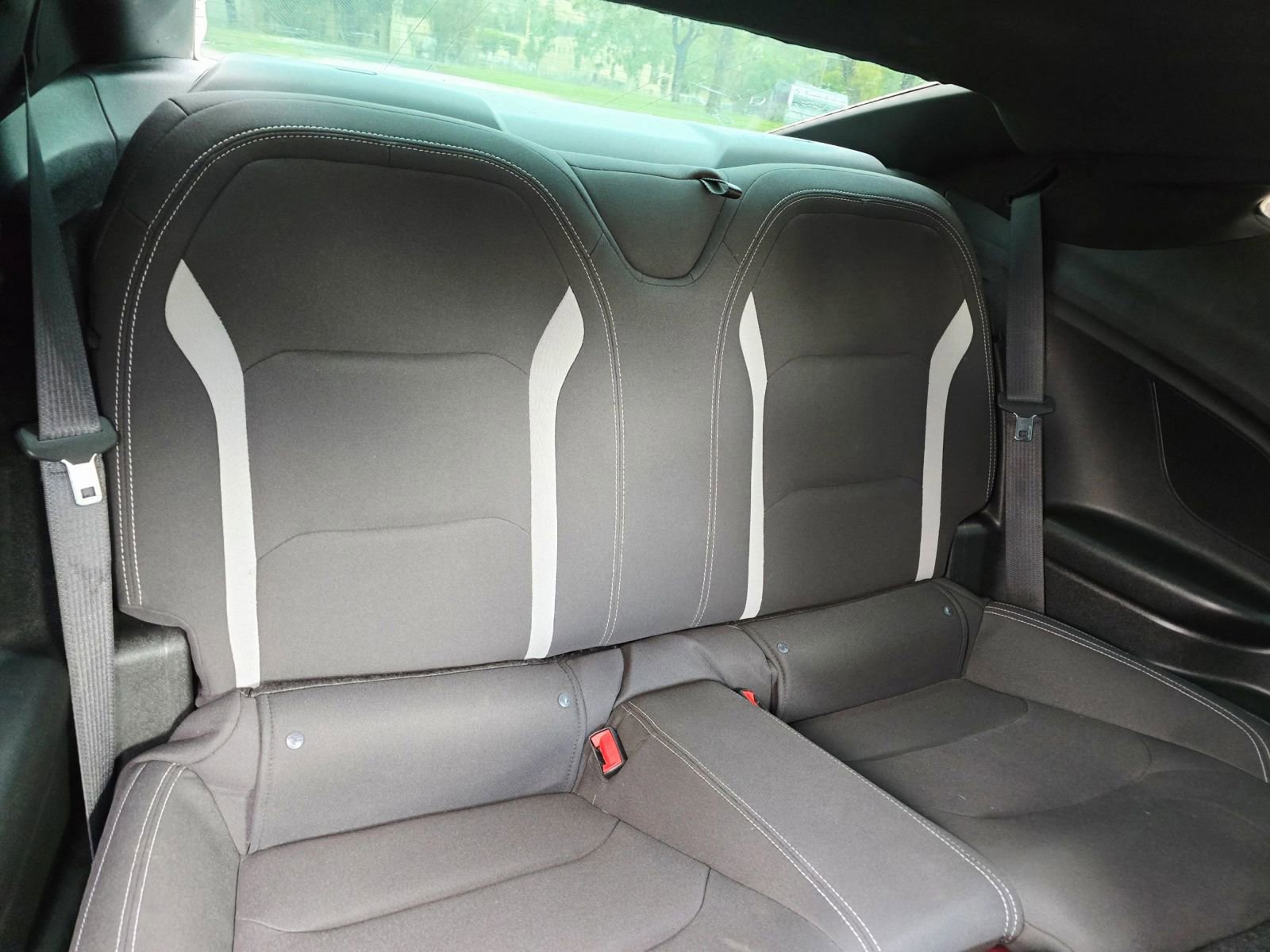 Used 2018 Chevrolet Camaro LT RWD image 31