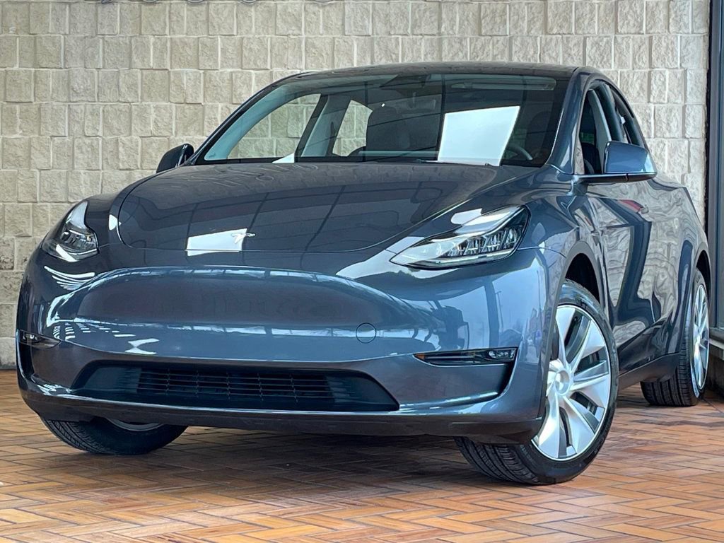 Used 2023 Tesla Model Y Long Range image 2