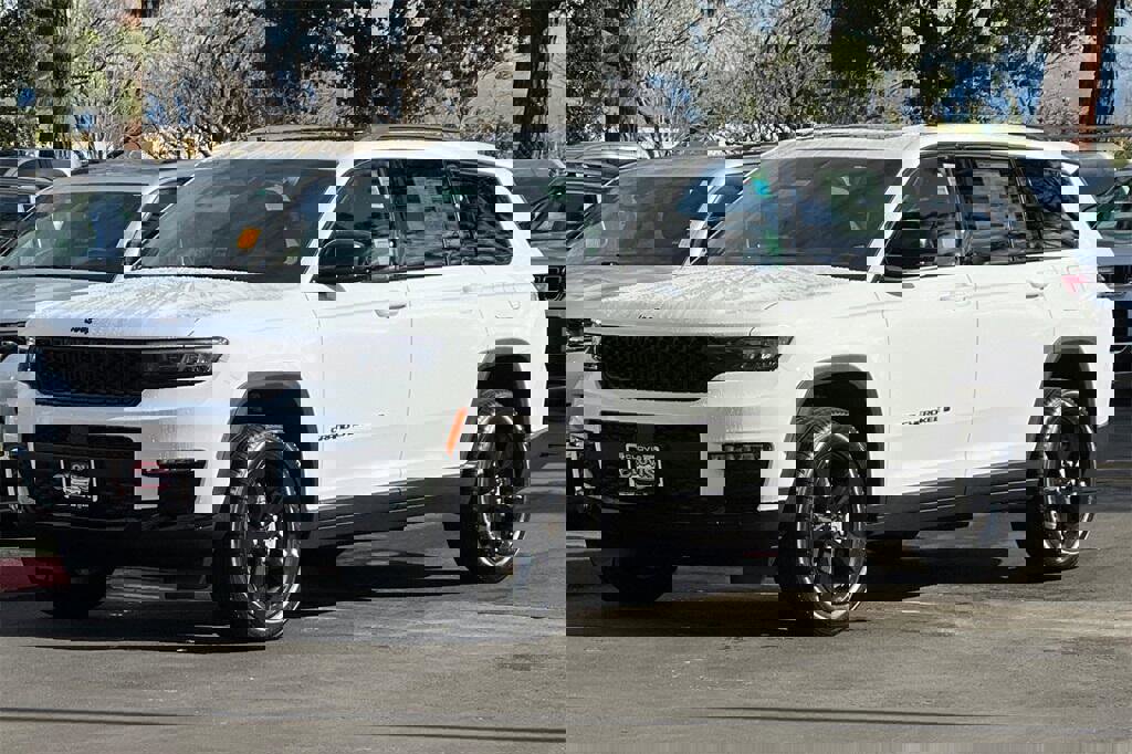 New 2025 Jeep Grand Cherokee L Limited image 8