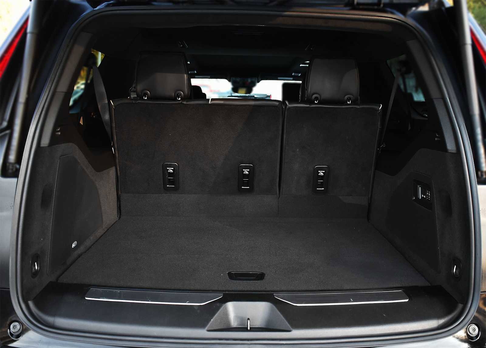 Used 2024 Cadillac Escalade ESV V image 9