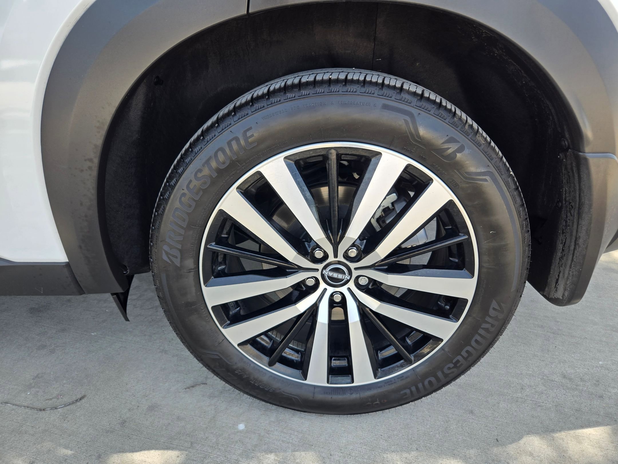 Used 2025 Nissan Pathfinder Platinum w/ Cargo Package FWD image 27
