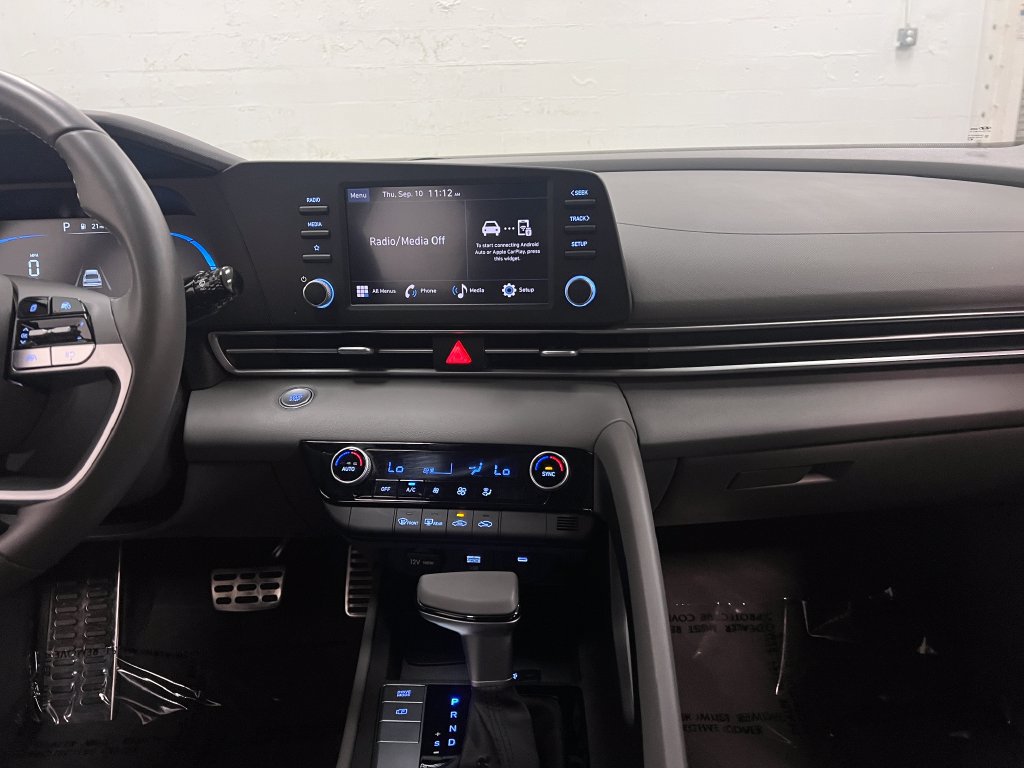Used 2025 Hyundai Elantra Sport FWD image 18