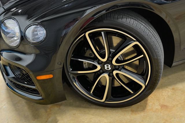 Used 2024 Bentley Flying Spur V8 image 4