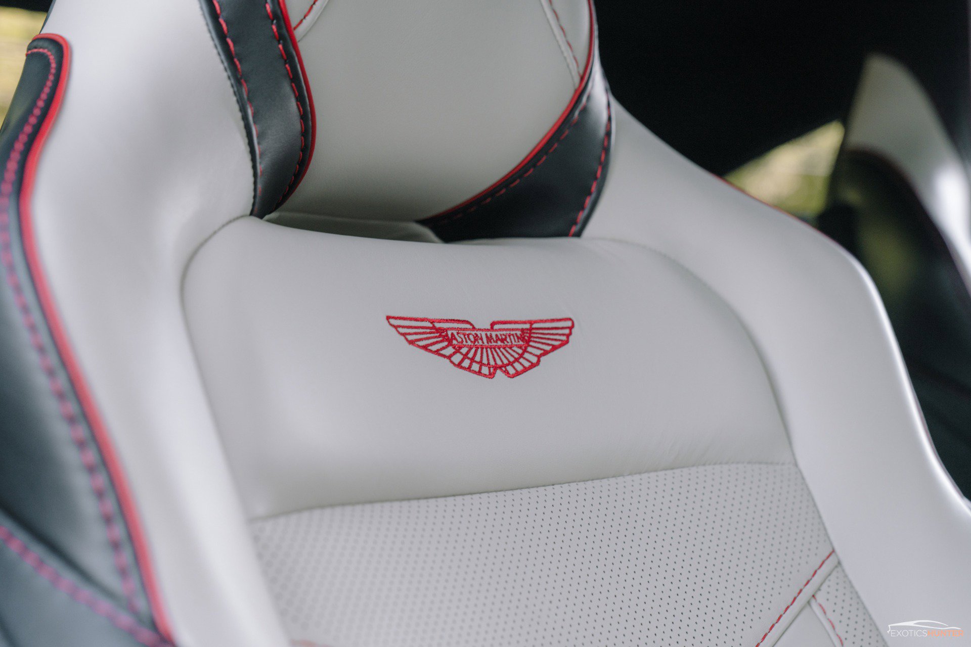 Used 2019 Aston Martin DBS Superleggera RWD image 14