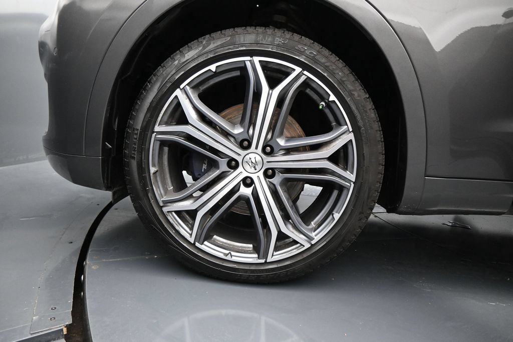 Used 2023 Maserati Levante GT AWD/4WD image 31