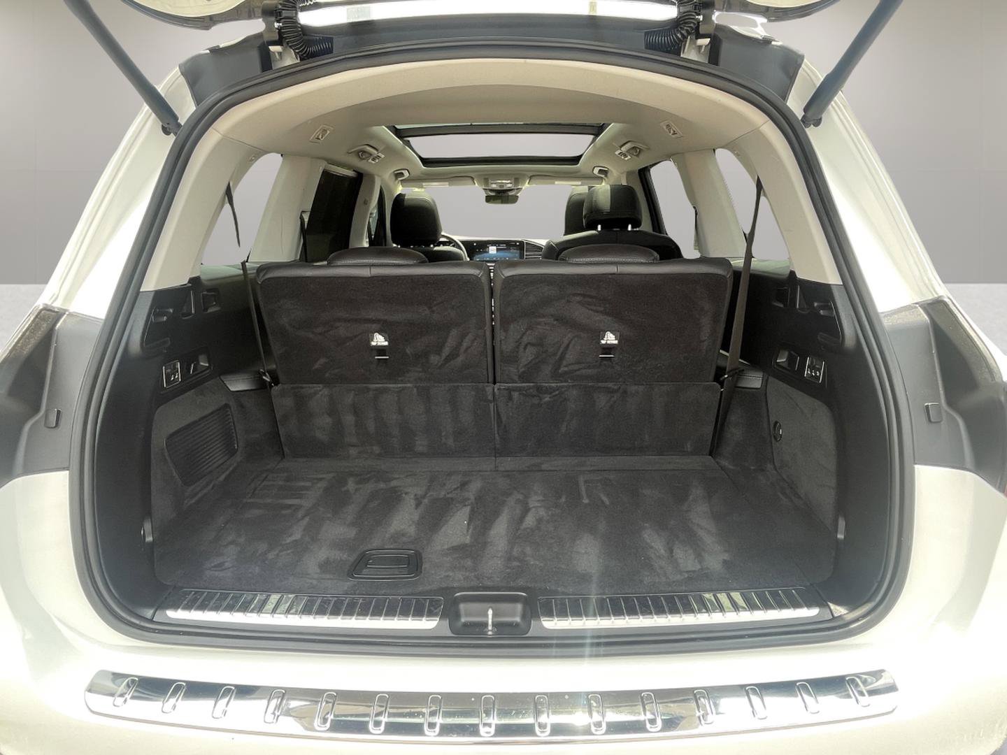 Used 2023 Mercedes-Benz GLS 580 4MATIC image 24