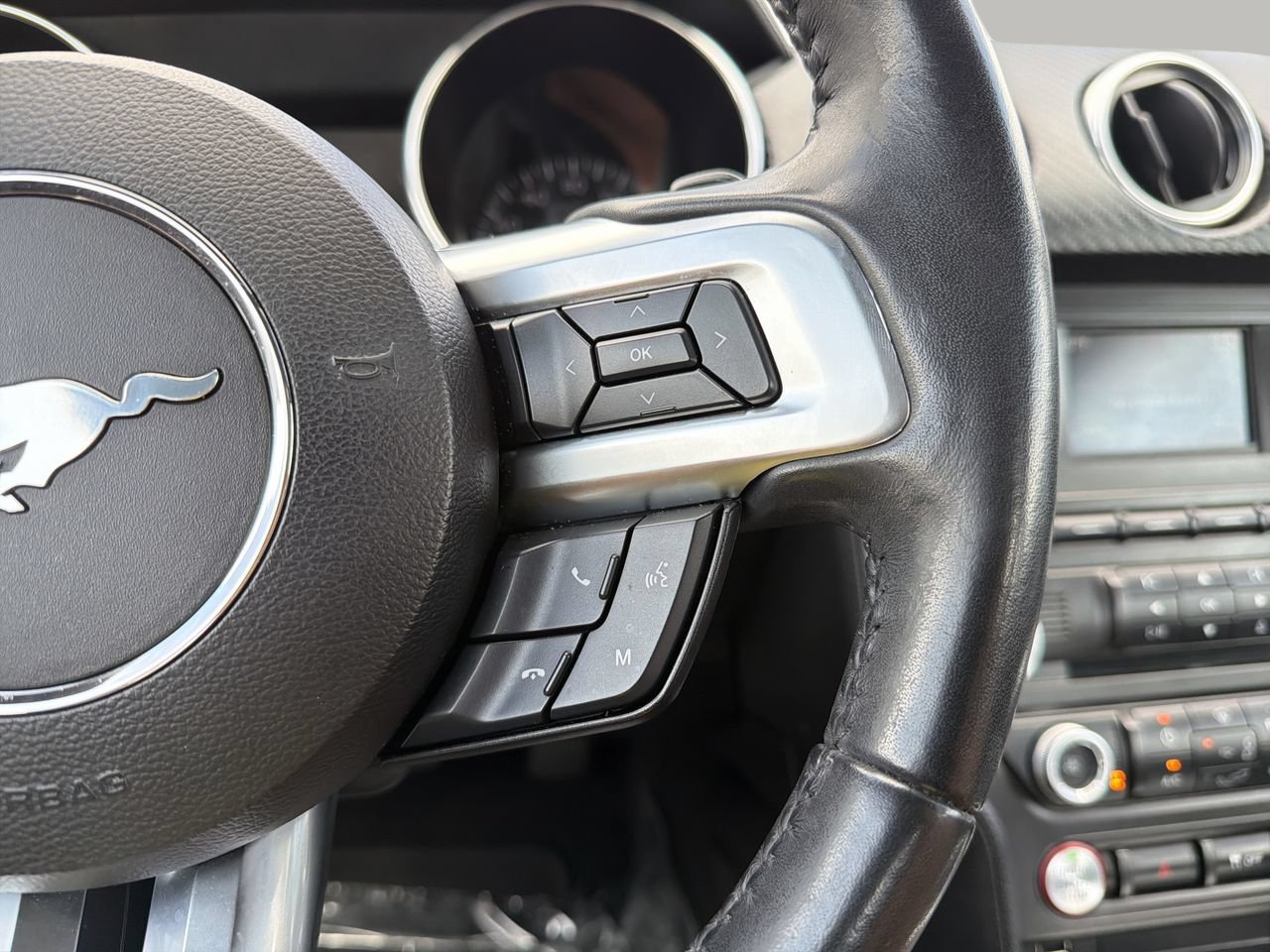 Used 2018 Ford Mustang Coupe RWD image 25