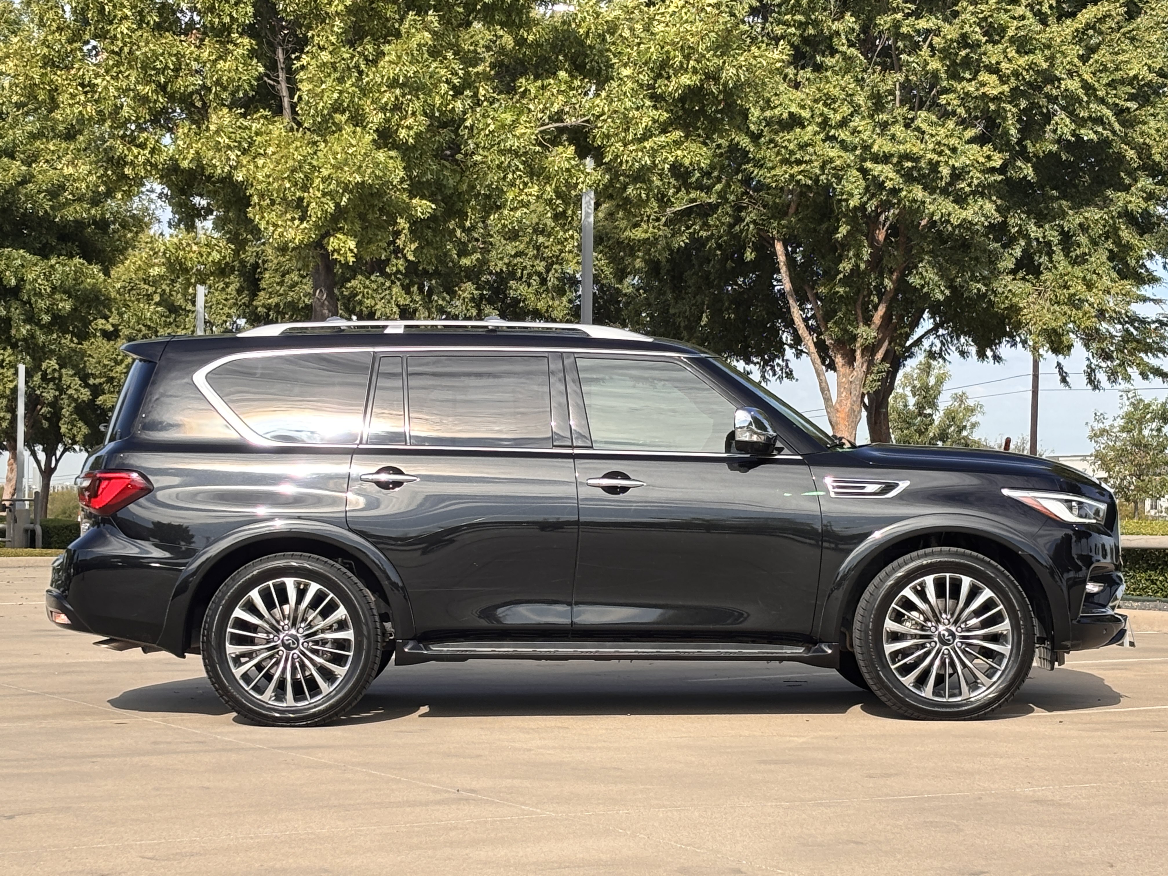 Used 2021 INFINITI QX80 Sensory w/ Cargo Package AWD/4WD image 3