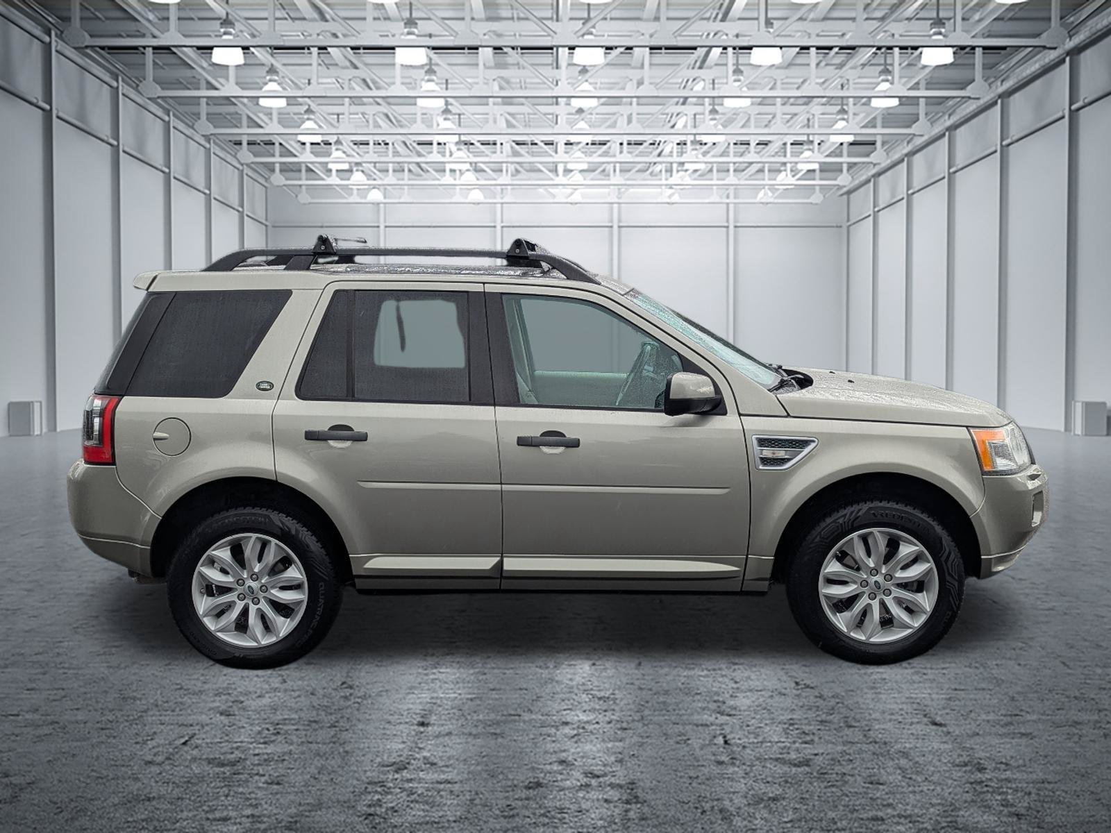 Used 2012 Land Rover LR2 HSE w/ Climate Comfort Pkg AWD/4WD image 6