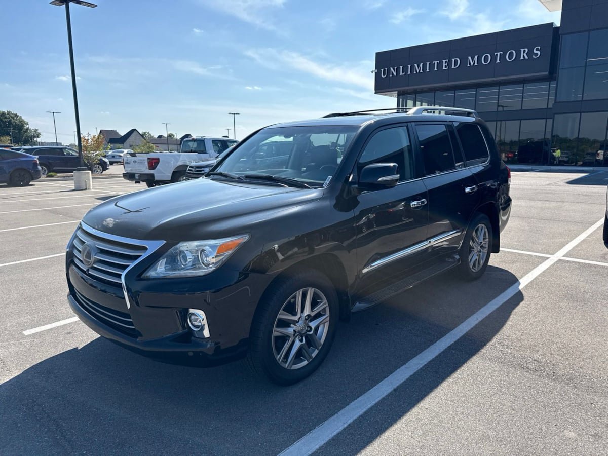 Used 2015 Lexus LX 570 4WD image 3