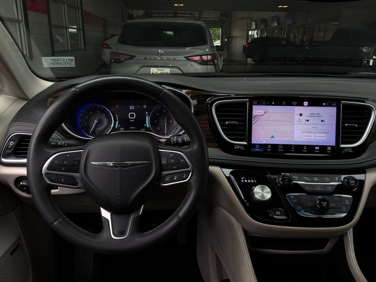 Used 2022 Chrysler Pacifica Limited FWD image 17