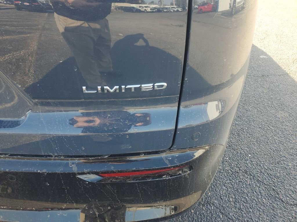 Used 2025 Toyota Crown Signia w/ Advanced Technology Package image 6