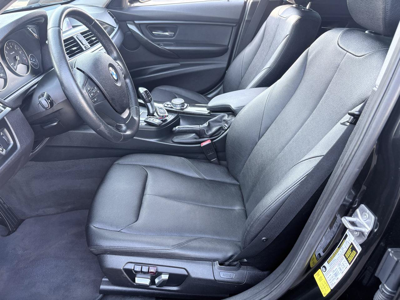 Used 2016 BMW 320i Sedan RWD image 17