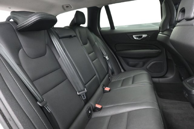 Used 2025 Volvo V60 B5 Cross Country Plus AWD/4WD image 31