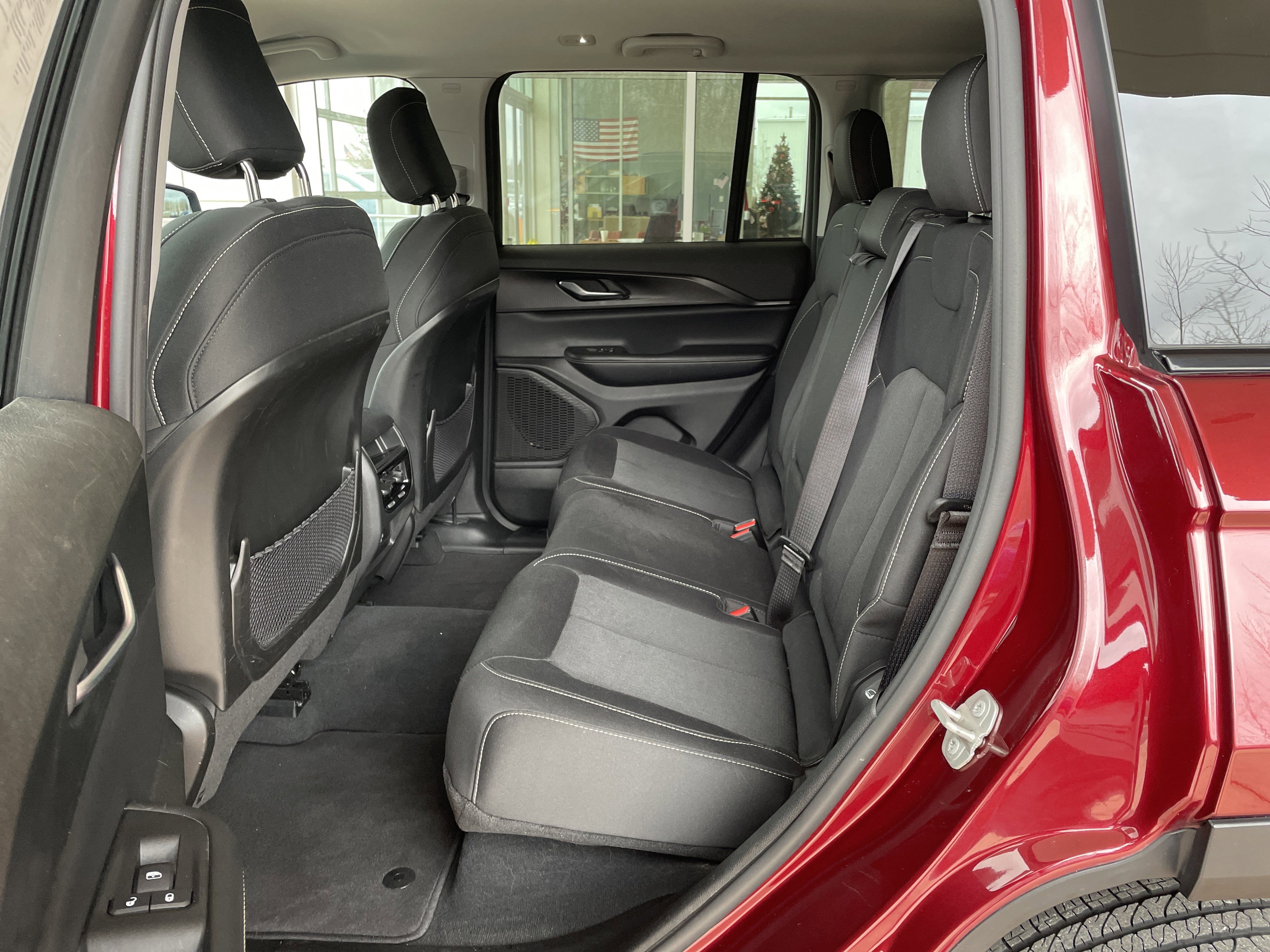 Used 2023 Jeep Grand Cherokee Laredo w/ MOPAR Finishing Package image 18