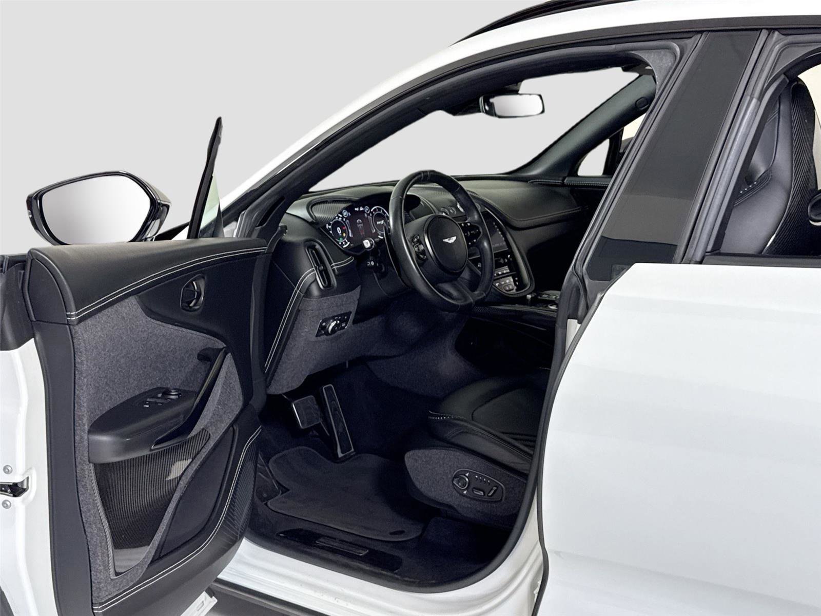 Used 2021 Aston Martin DBX image 13