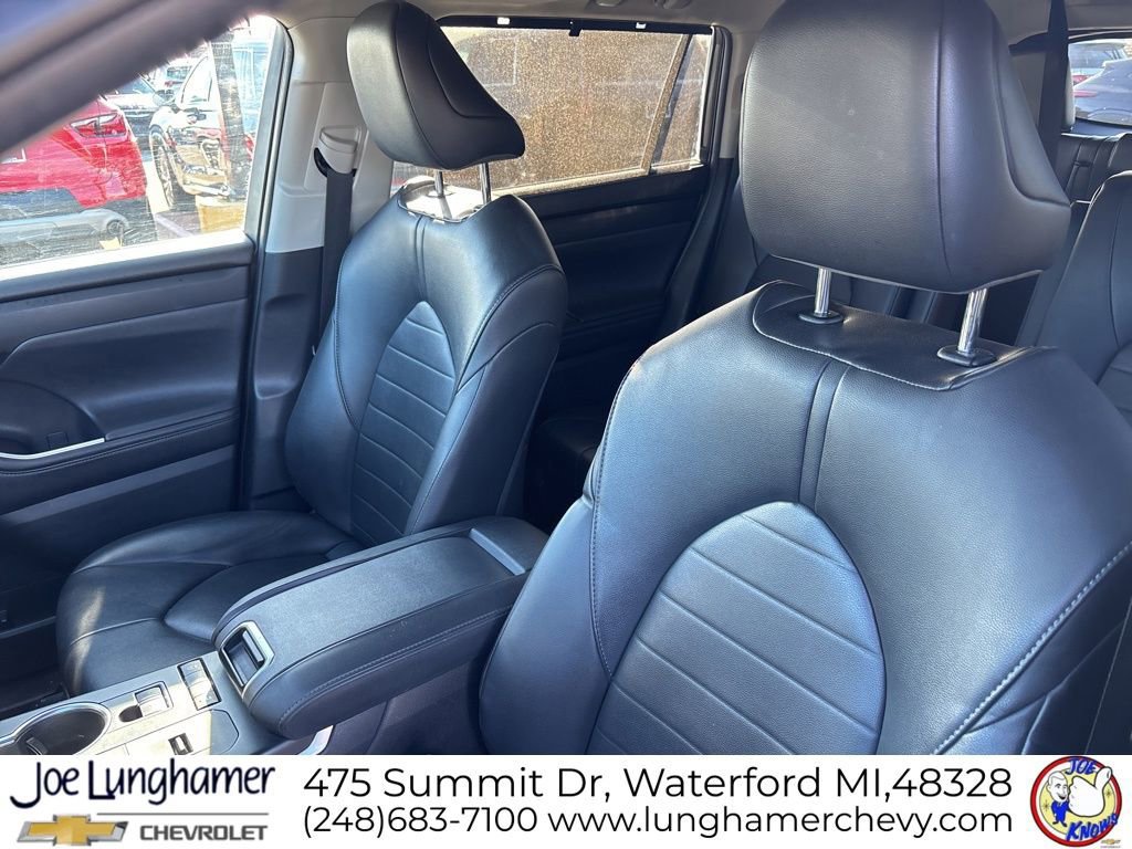 Used 2020 Toyota Highlander XLE FWD image 27