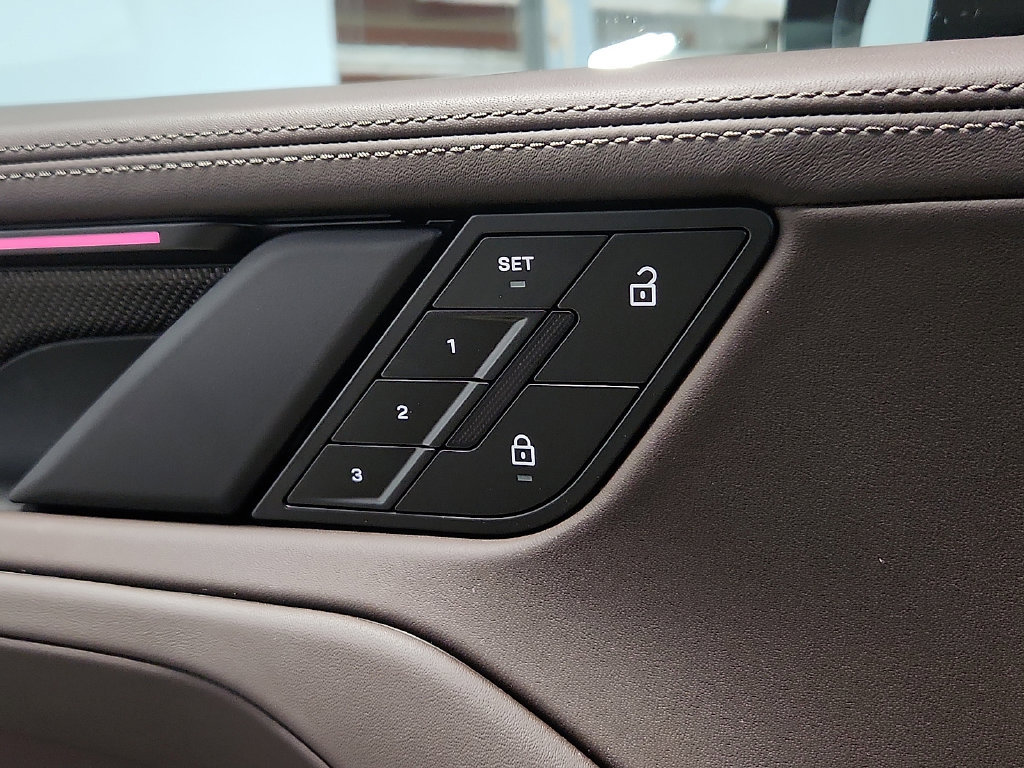 New 2026 Porsche Cayenne Turbo AWD/4WD image 20