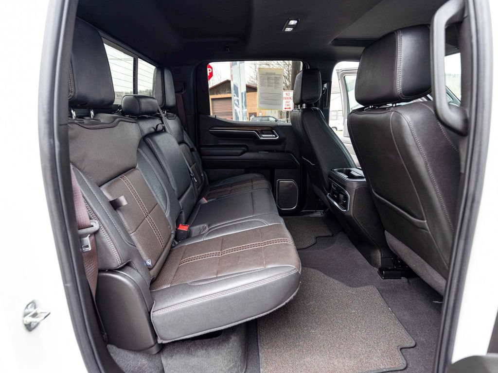 Used 2024 Chevrolet Silverado 1500 High Country w/ Technology Package AWD/4WD image 25