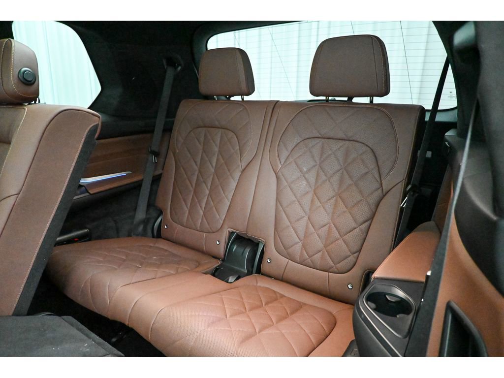 Used 2025 BMW X7 xDrive40i w/ Executive Package image 29
