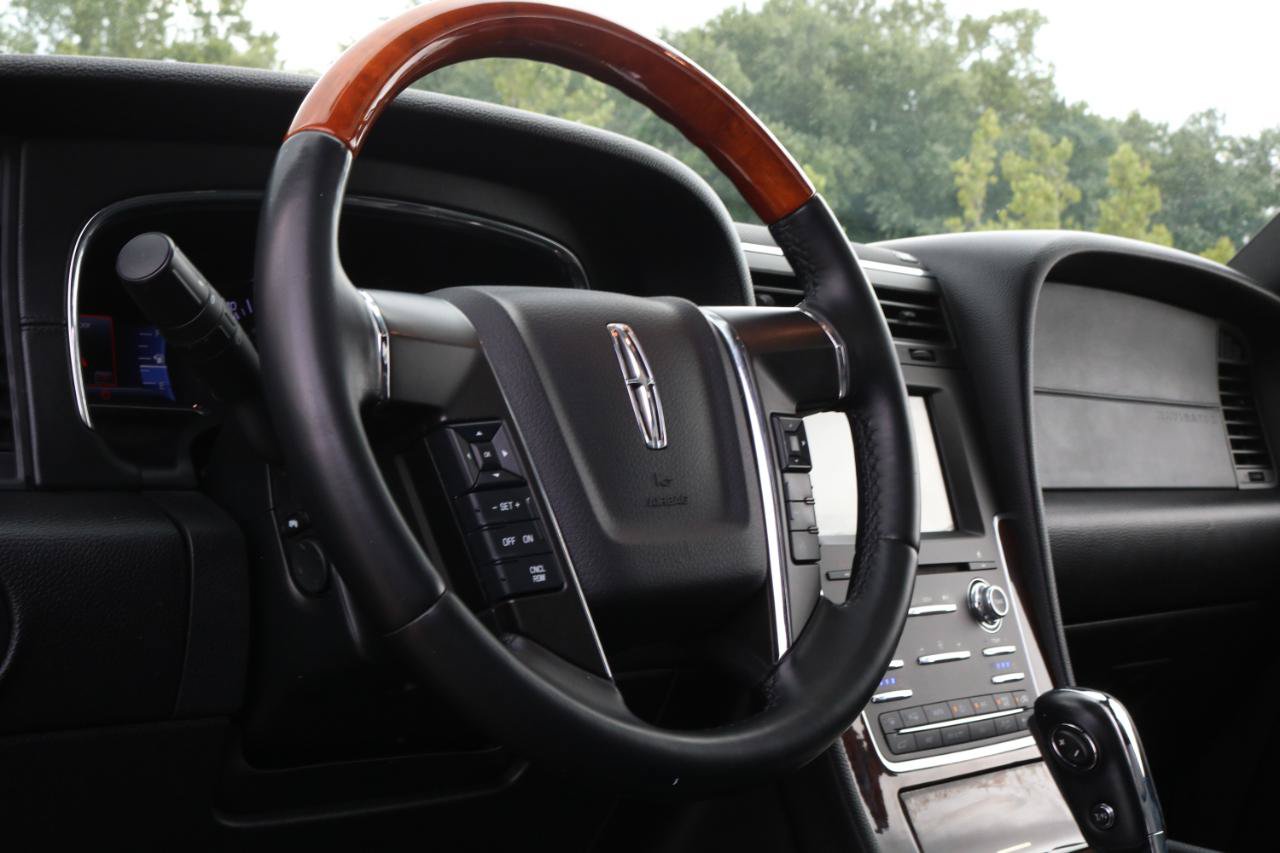 Used 2017 Lincoln Navigator Select AWD/4WD image 24