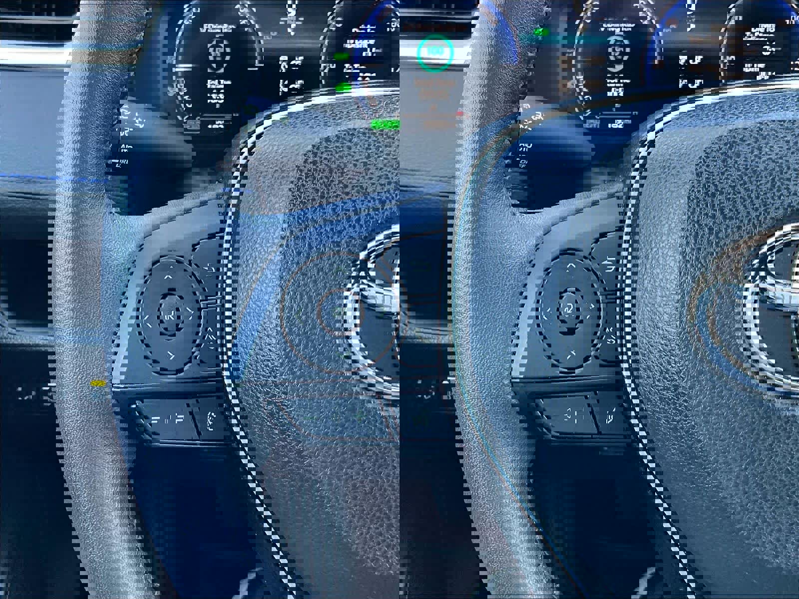 Used 2023 Toyota RAV4 XSE AWD/4WD image 23