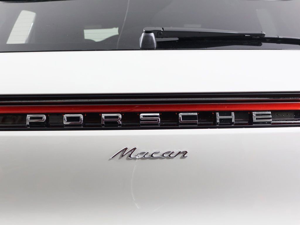 Certified 2025 Porsche Macan image 13