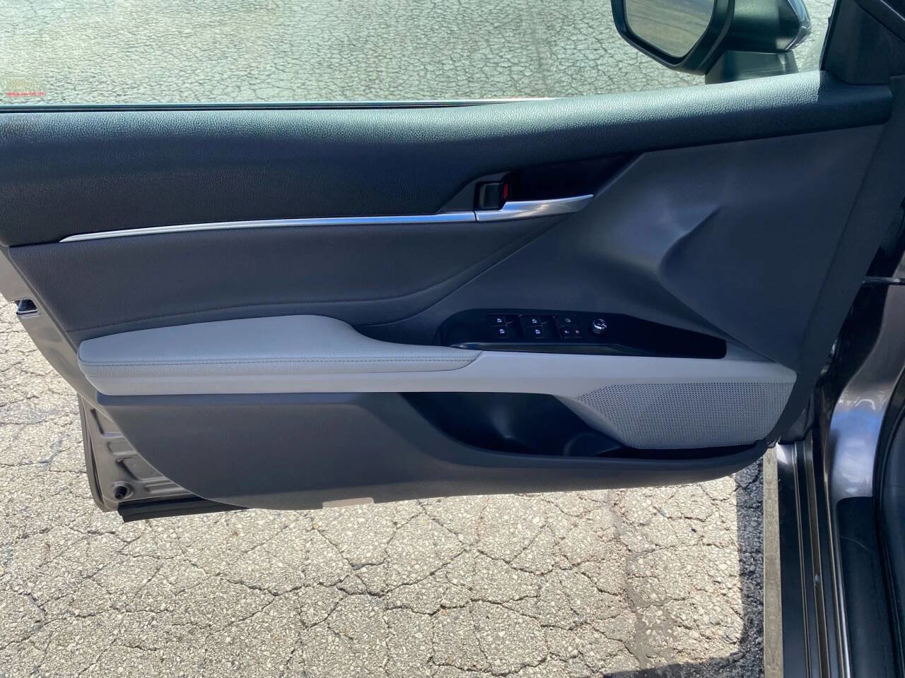 Used 2018 Toyota Camry XLE image 13