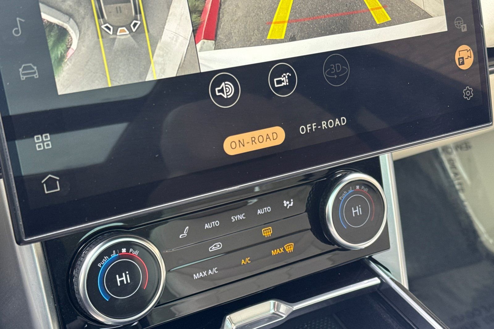 Used 2023 Land Rover Range Rover SE image 24