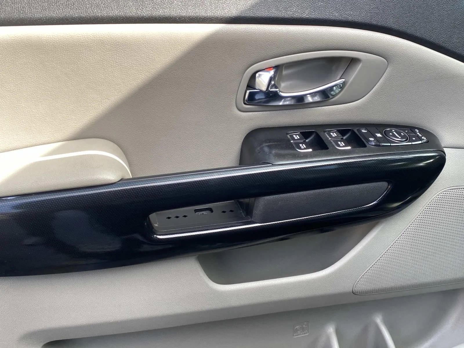 Used 2018 Kia Sedona EX image 14