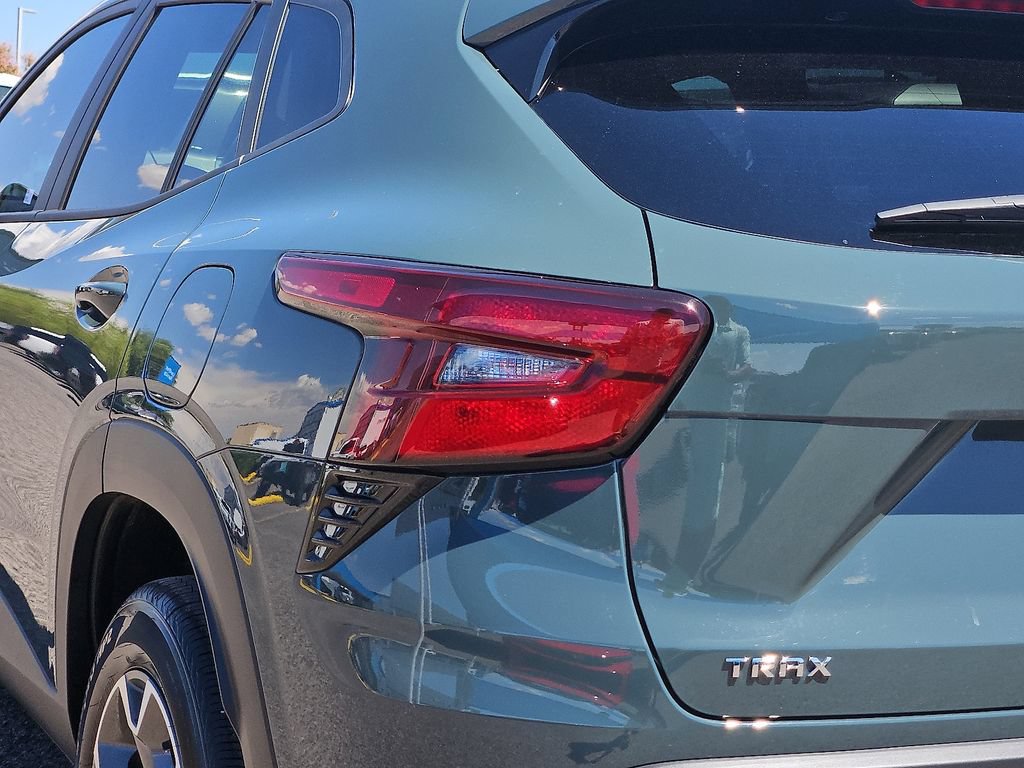 Used 2026 Chevrolet Trax LT FWD image 9