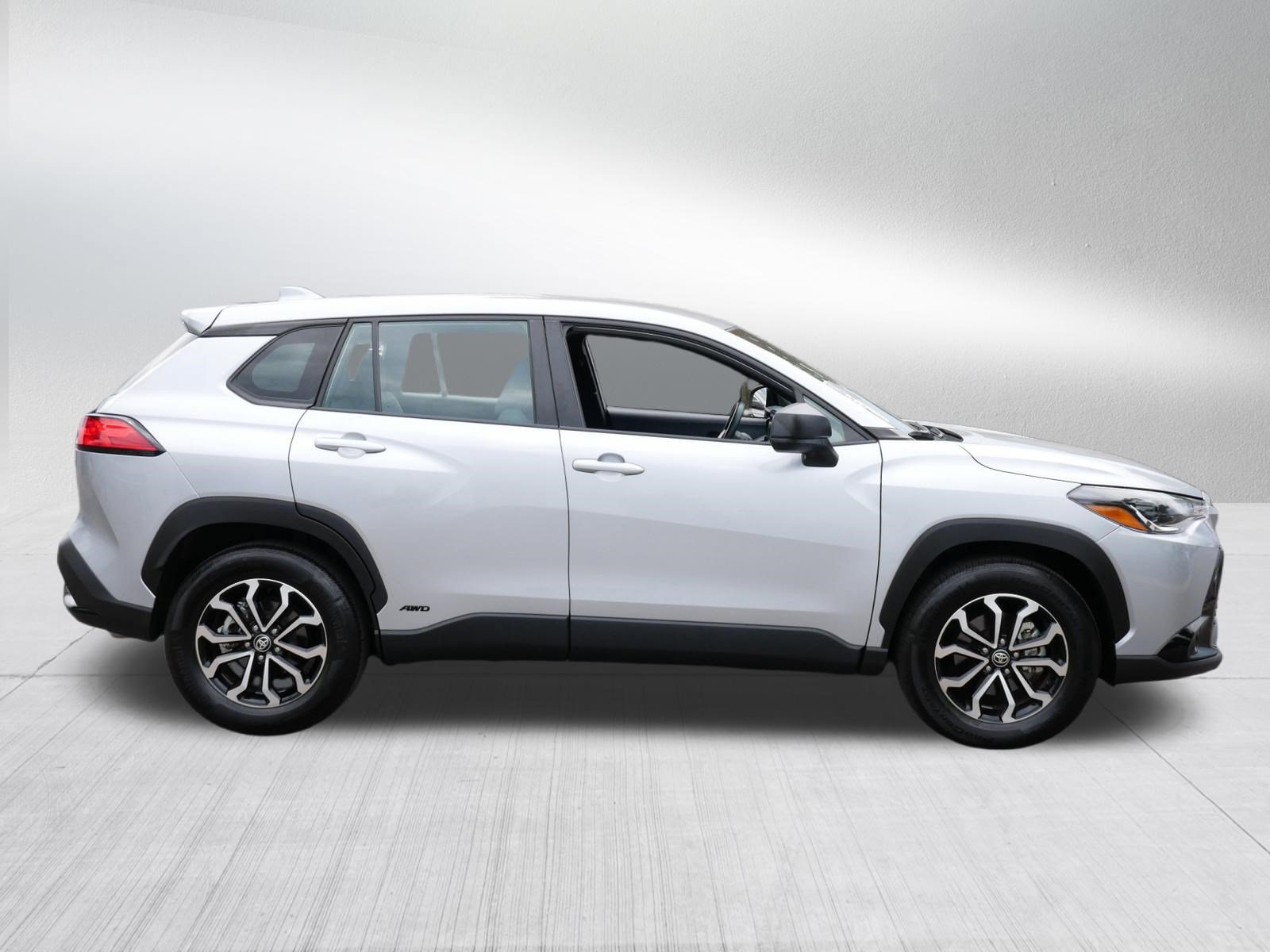 Used 2024 Toyota Corolla Cross AWD Hybrid image 8