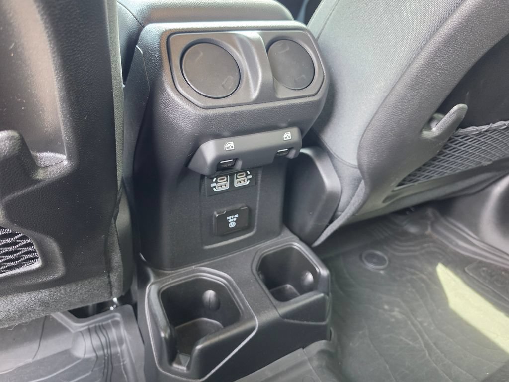 Used 2024 Jeep Wrangler Unlimited Rubicon w/ Technology Group AWD/4WD image 37
