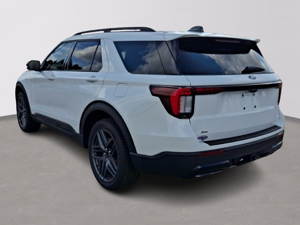 Used 2026 Ford Explorer ST-Line w/ ST-Line Street Pack AWD/4WD image 4