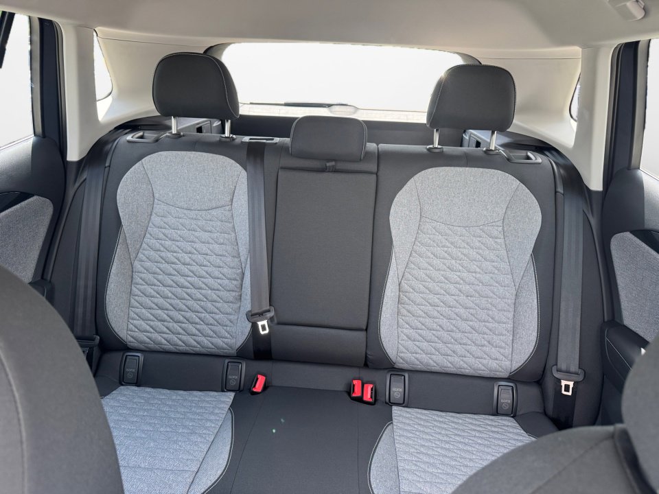 Used 2025 Volkswagen Tiguan S w/ 18" Wheel Package image 12