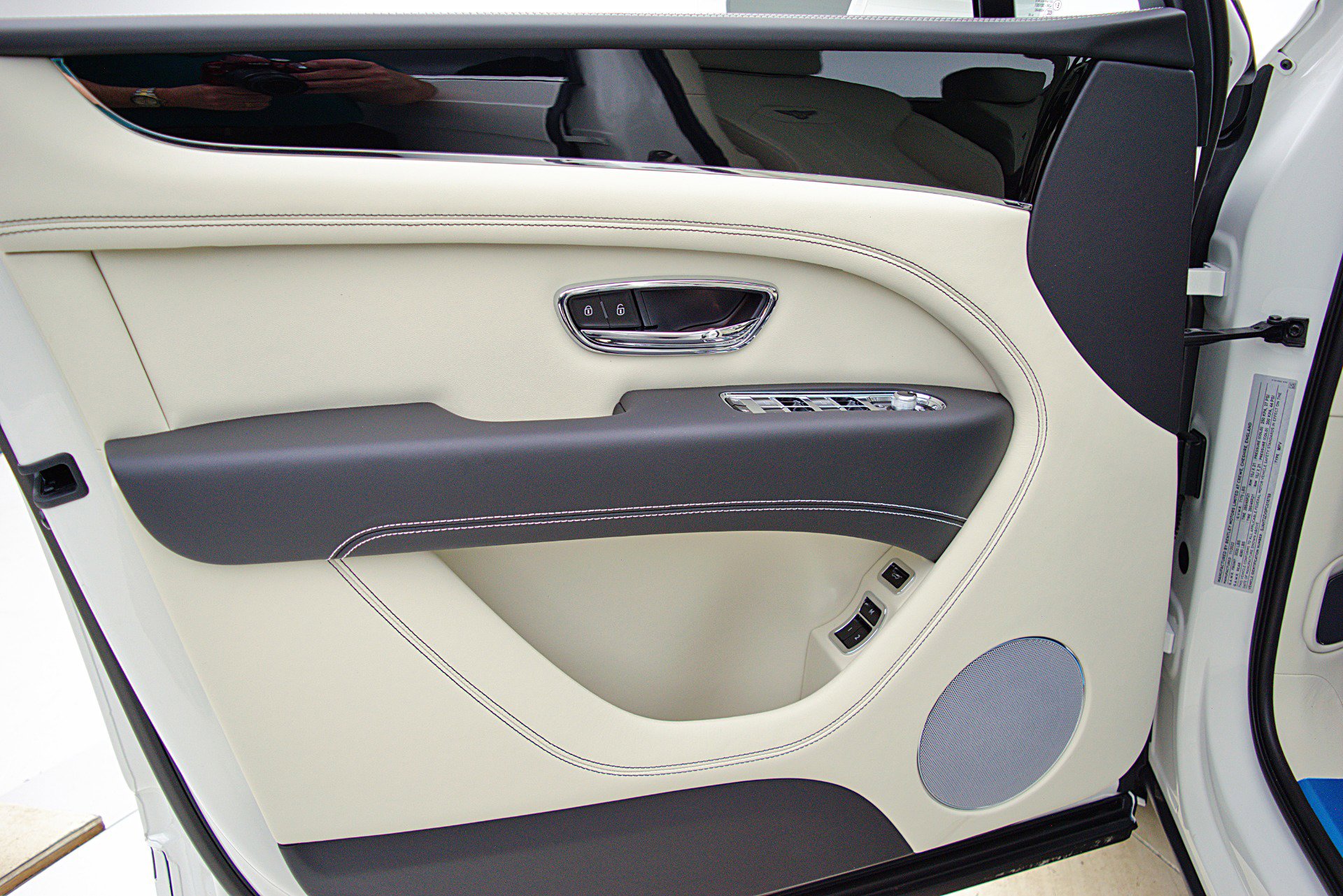 Used 2023 Bentley Bentayga Extended Wheelbase image 48