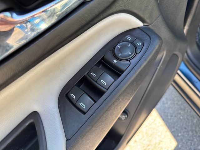 Used 2020 Chevrolet Equinox LT w/ Driver Convenience Package image 11