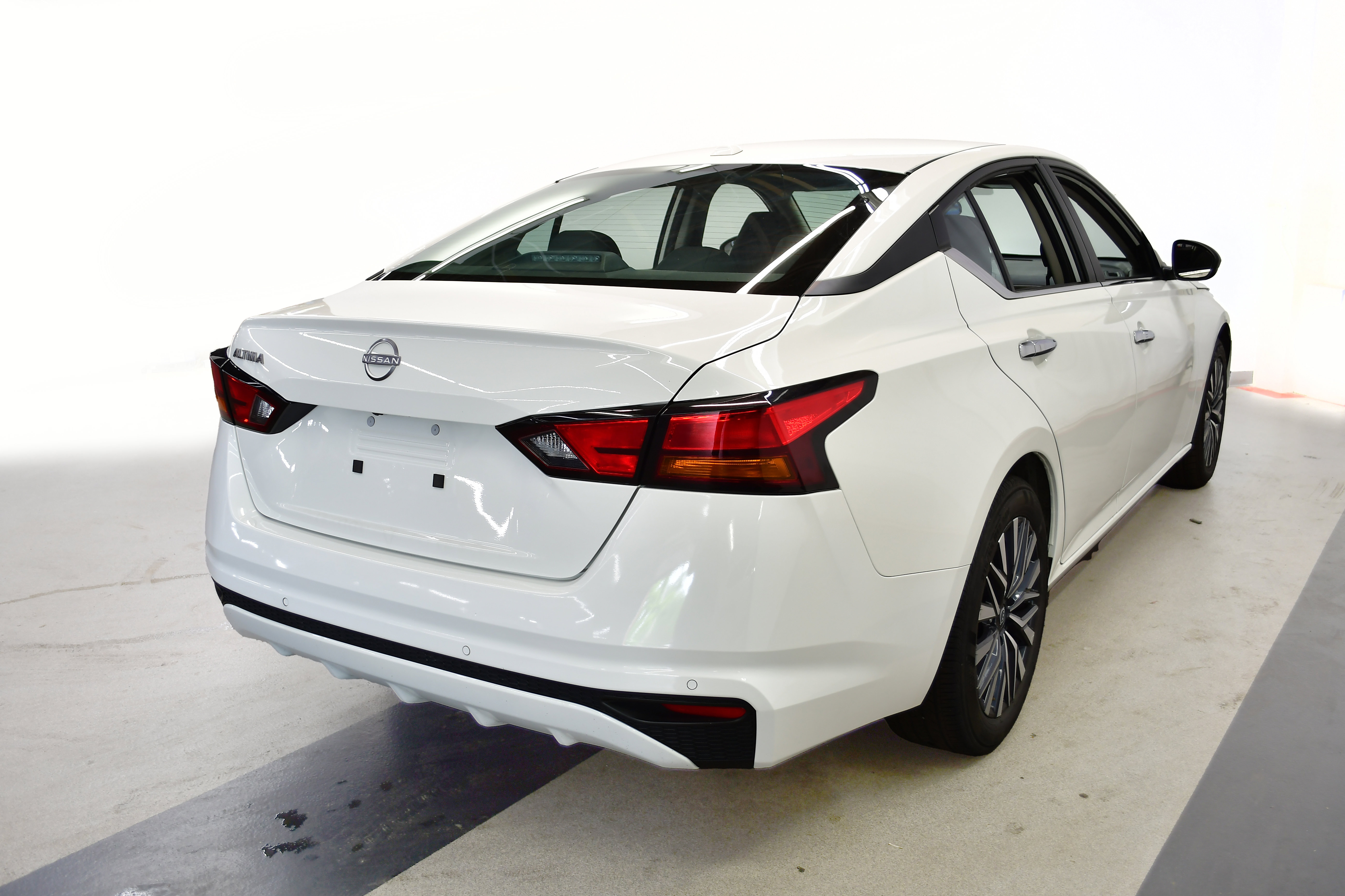 Used 2025 Nissan Altima 2.5 SV FWD image 7