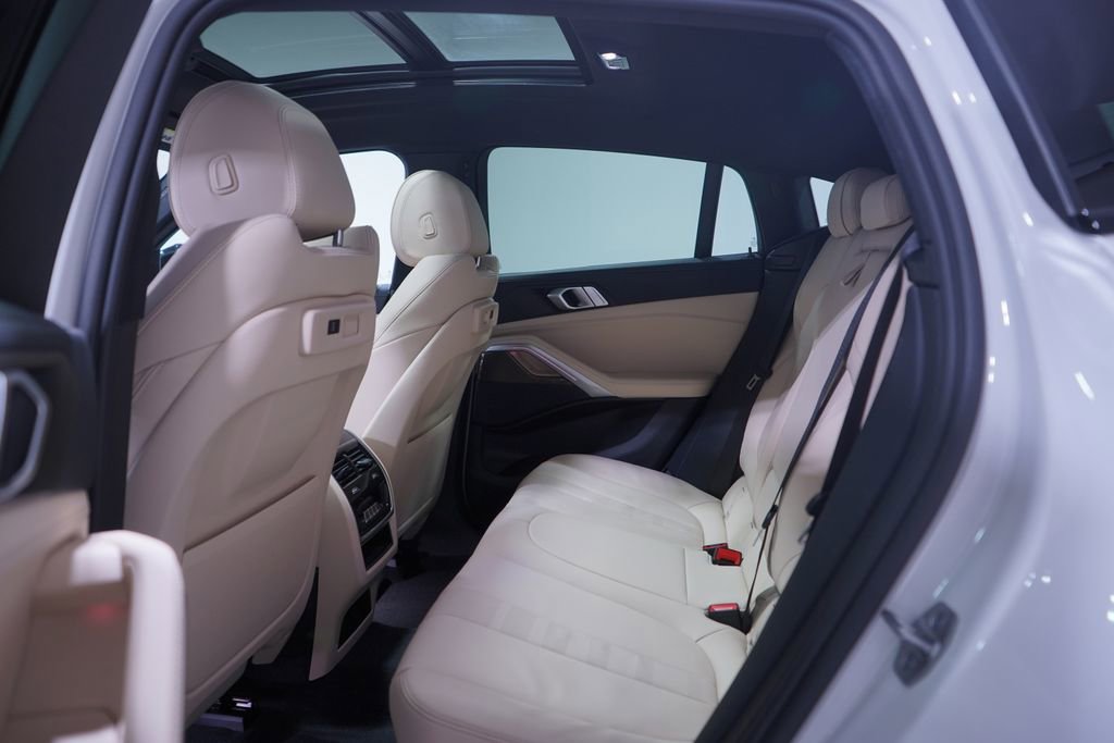 Used 2022 BMW X6 xDrive40i w/ M Sport Package image 9