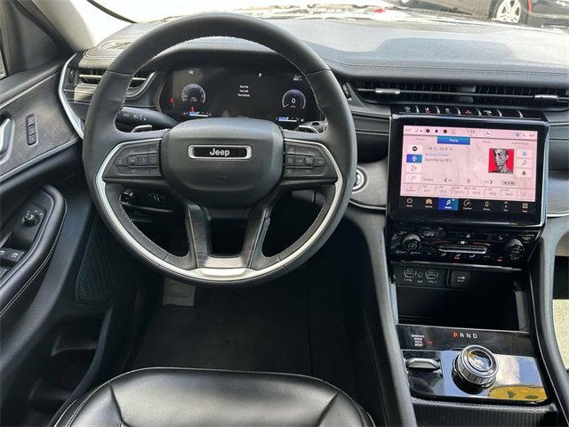 Used 2024 Jeep Grand Cherokee Limited image 3