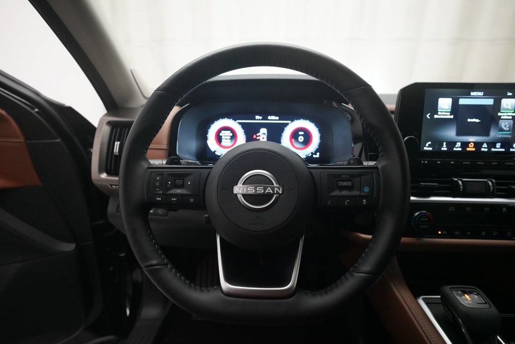 Used 2025 Nissan Pathfinder Platinum AWD/4WD image 4