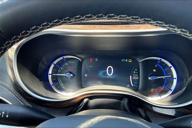 Used 2023 Chrysler Pacifica Limited image 14